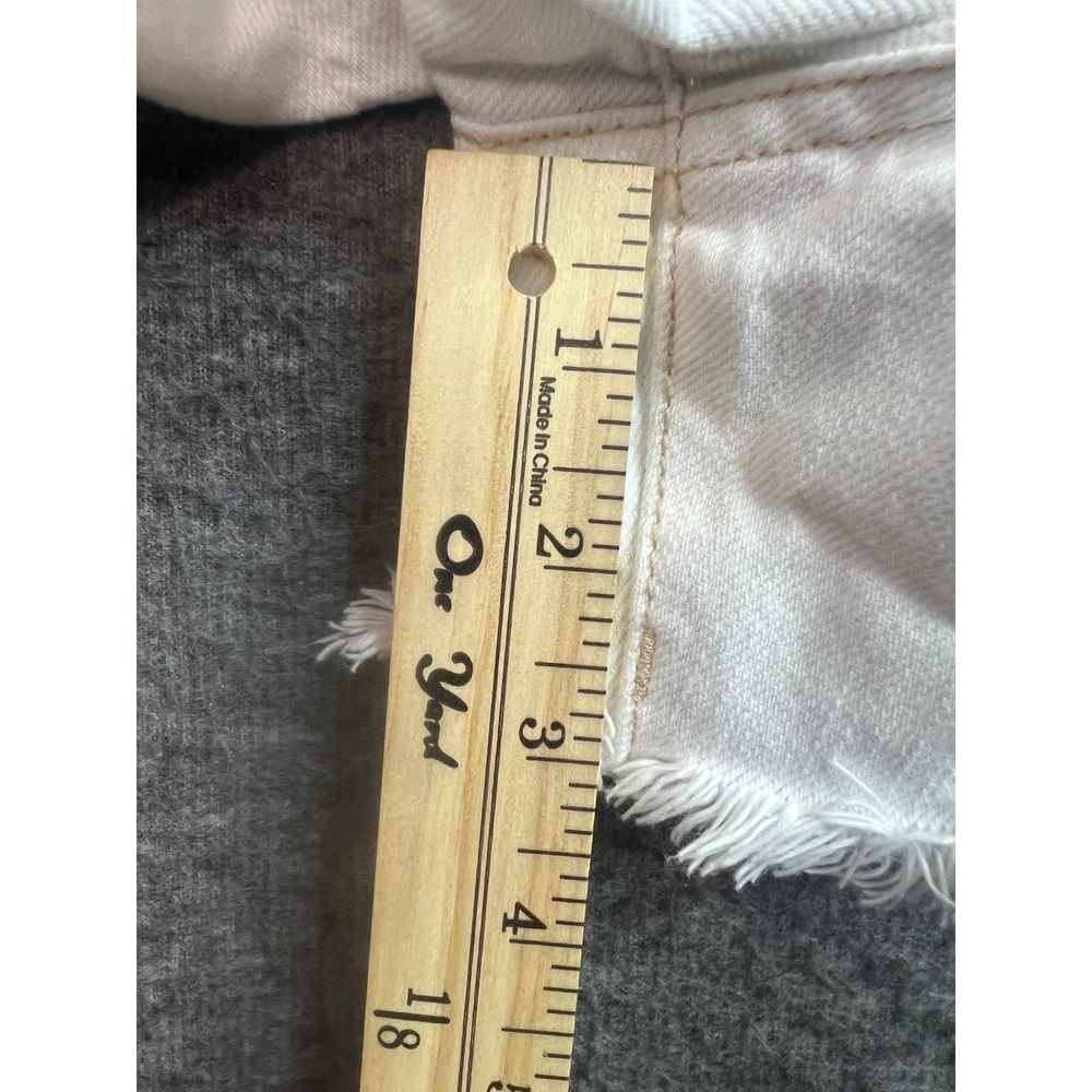 American Eagle 90s Boyfriend Shorts White Distressed Denim Raw Hem Size 2 - Picture 10 of 12